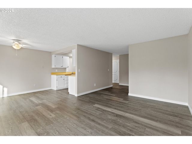 509 E PINEHURST Dr, Newberg, OR 97132