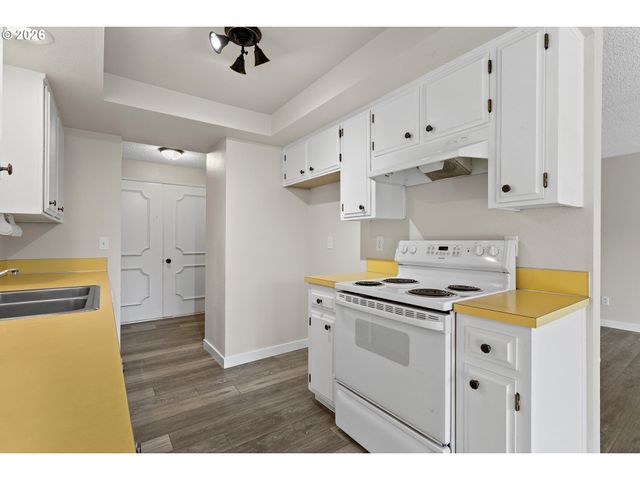 509 E PINEHURST Dr, Newberg, OR 97132