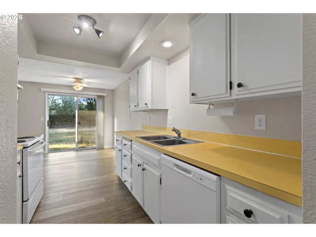 509 E PINEHURST Dr, Newberg, OR 97132