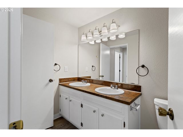 509 E PINEHURST Dr, Newberg, OR 97132