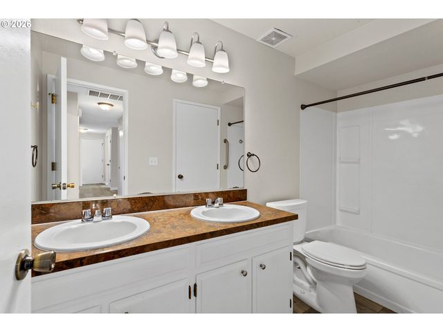 509 E PINEHURST Dr, Newberg, OR 97132