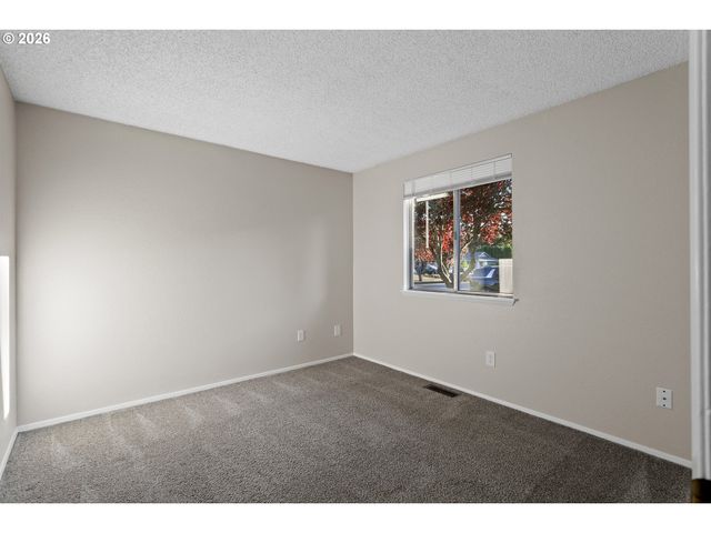 509 E PINEHURST Dr, Newberg, OR 97132