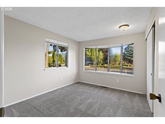 509 E PINEHURST Dr, Newberg, OR 97132