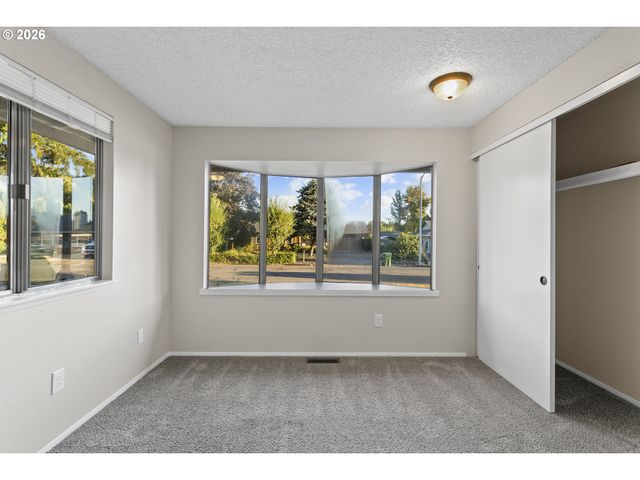 509 E PINEHURST Dr, Newberg, OR 97132