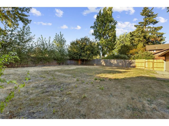 509 E PINEHURST Dr, Newberg, OR 97132