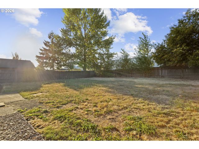 509 E PINEHURST Dr, Newberg, OR 97132