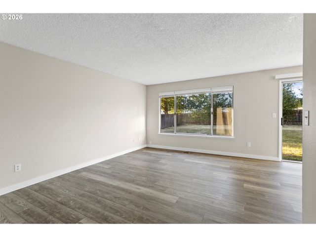 509 E PINEHURST Dr, Newberg, OR 97132
