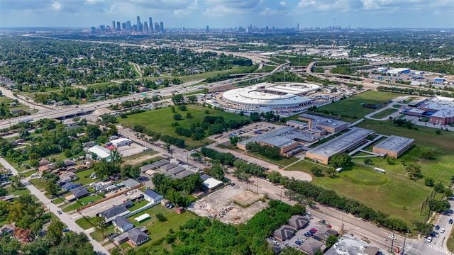 5806 Hirsch Road, Houston, TX 77026
