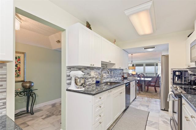 2900 GULF BOULEVARD 201, Belleair Beach, FL 33786