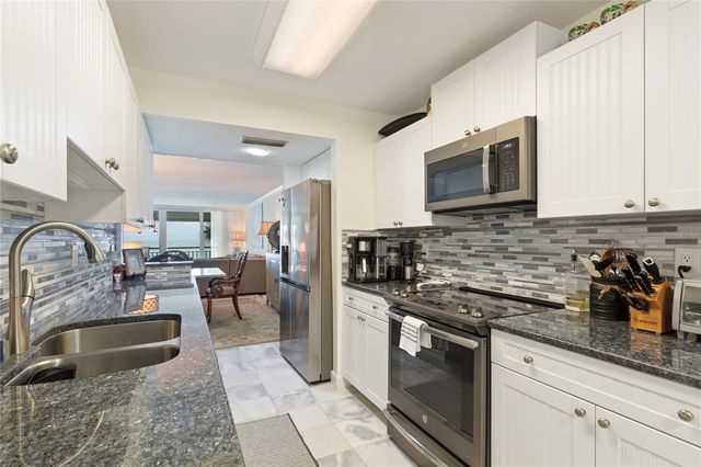 2900 GULF BOULEVARD 201, Belleair Beach, FL 33786