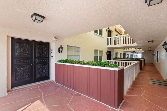 2900 GULF BOULEVARD 201, Belleair Beach, FL 33786