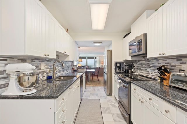 2900 GULF BOULEVARD 201, Belleair Beach, FL 33786