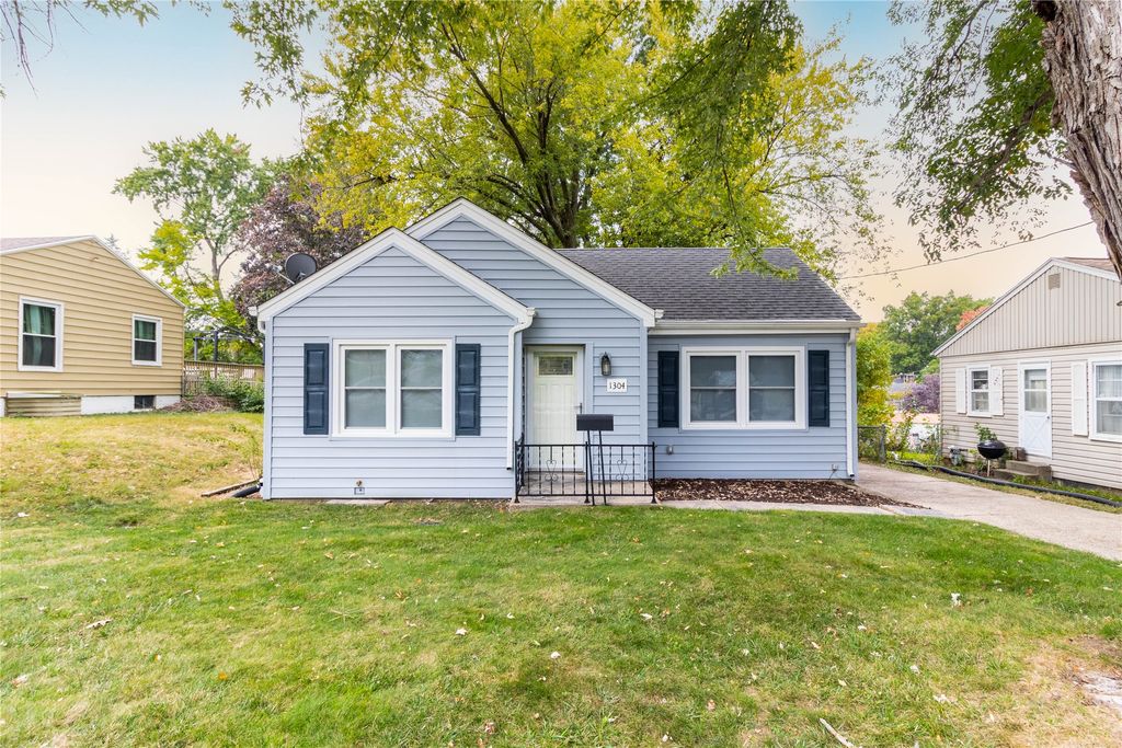 1304 60th Street, Des Moines, IA 50311