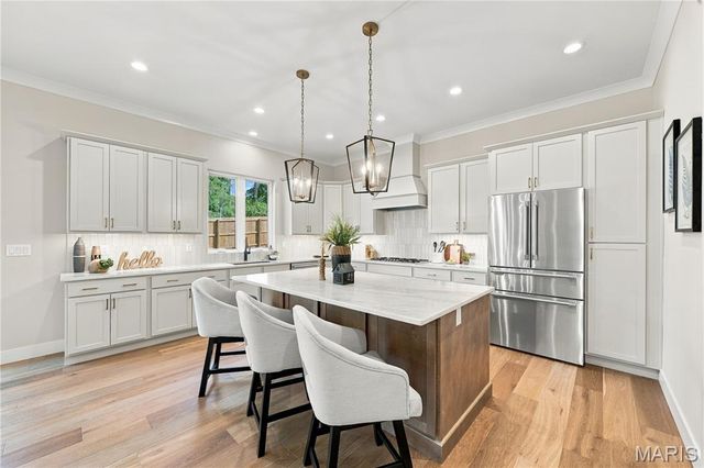 9609 Ashmont Drive, St Louis, MO 63132
