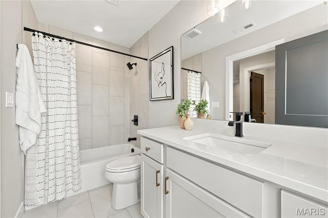 9609 Ashmont Drive, St Louis, MO 63132