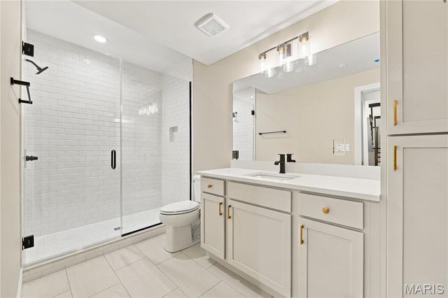 9609 Ashmont Drive, St Louis, MO 63132