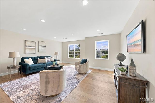 9609 Ashmont Drive, St Louis, MO 63132