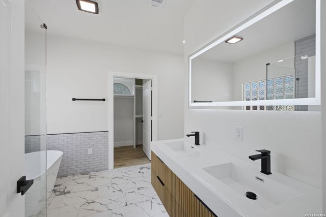 1178 Loma Verde, New Braunfels, TX 78130