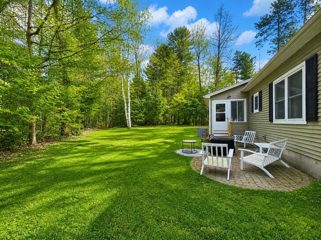 9 Clover Lane, Newport City, VT 05855