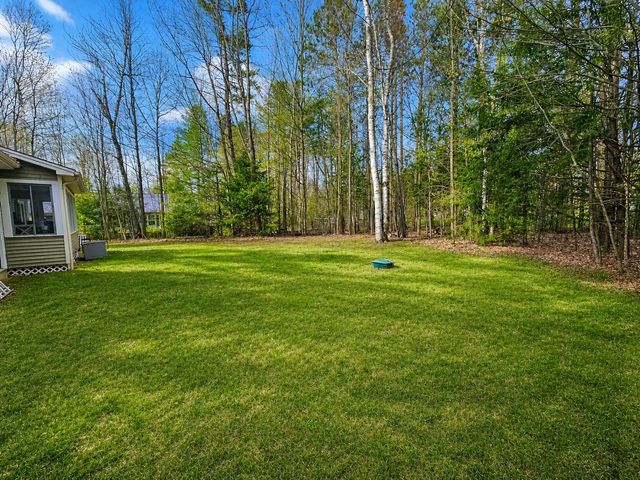 9 Clover Lane, Newport City, VT 05855