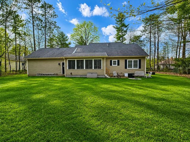 9 Clover Lane, Newport City, VT 05855