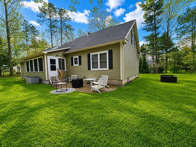 9 Clover Lane, Newport City, VT 05855