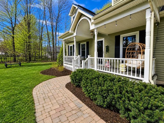 9 Clover Lane, Newport City, VT 05855