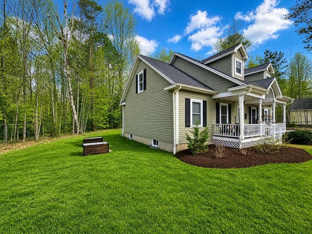 9 Clover Lane, Newport City, VT 05855