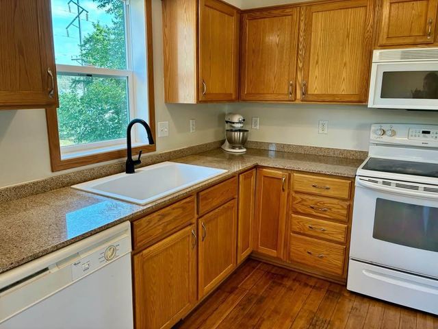 1283 Creekside Drive, Waconia, MN 55387