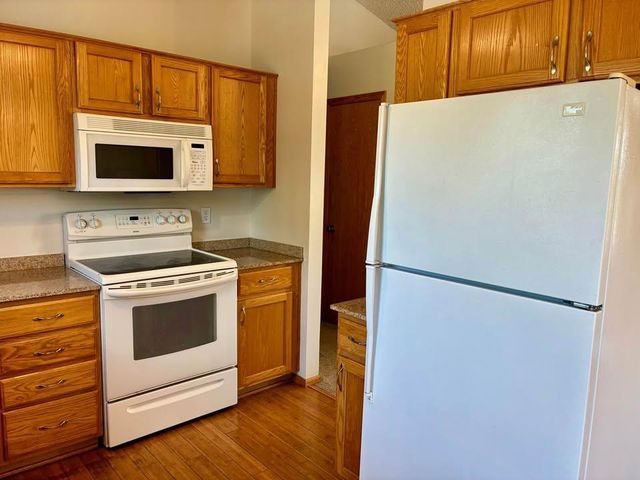 1283 Creekside Drive, Waconia, MN 55387