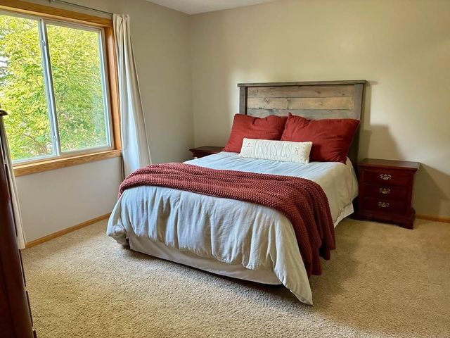 1283 Creekside Drive, Waconia, MN 55387