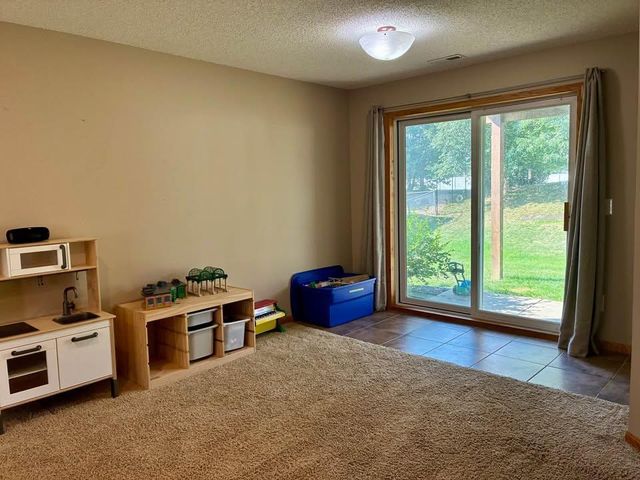 1283 Creekside Drive, Waconia, MN 55387