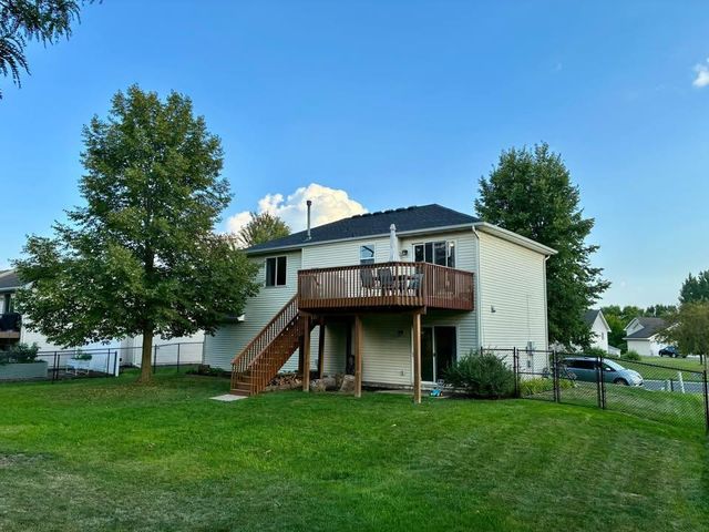 1283 Creekside Drive, Waconia, MN 55387