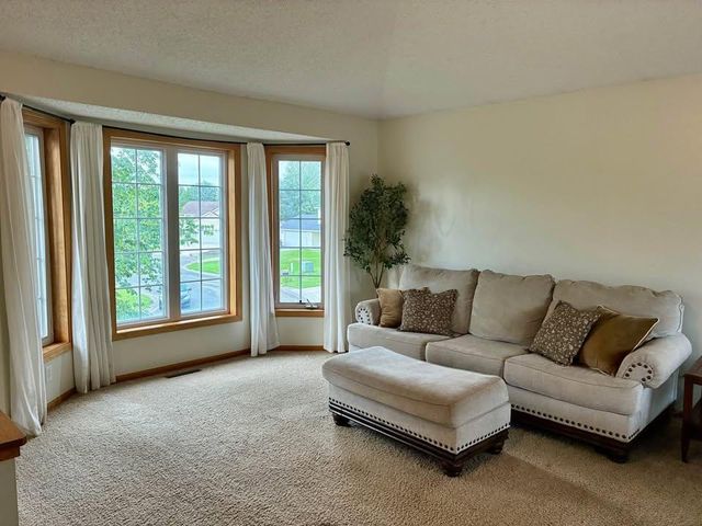 1283 Creekside Drive, Waconia, MN 55387