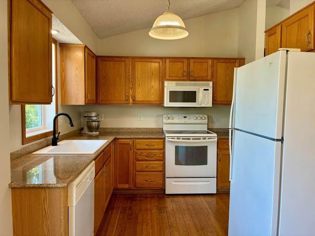 1283 Creekside Drive, Waconia, MN 55387