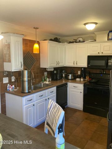 1229 Ashmoor Lane, Winterville, NC 28590