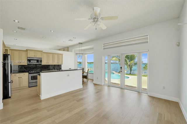 2339 NW 195th Ave 2339, Pembroke Pines, FL 33029