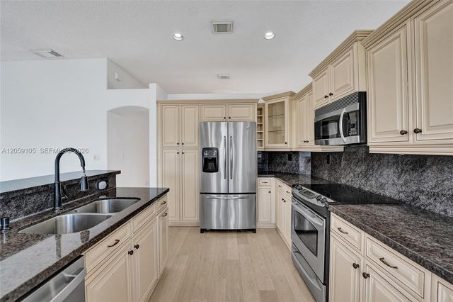 2339 NW 195th Ave 2339, Pembroke Pines, FL 33029