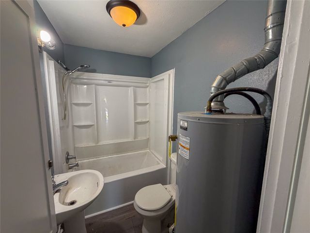627 E Woodard Street, Denison, TX 75021