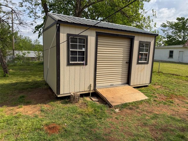 627 E Woodard Street, Denison, TX 75021