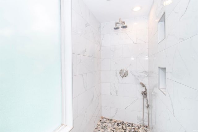 9903 Circlewood Drive, Fort Wayne, IN 46804