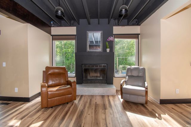 9903 Circlewood Drive, Fort Wayne, IN 46804