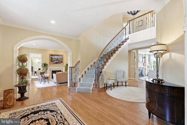 7818 CROWNHURST CT, Mclean, VA 22102