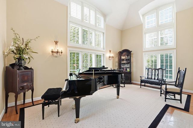 7818 CROWNHURST CT, Mclean, VA 22102