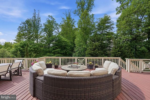 7818 CROWNHURST CT, Mclean, VA 22102