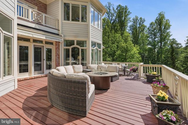 7818 CROWNHURST CT, Mclean, VA 22102