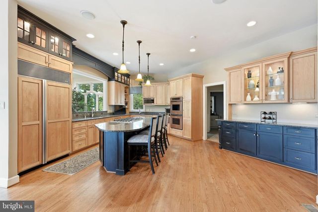 7818 CROWNHURST CT, Mclean, VA 22102