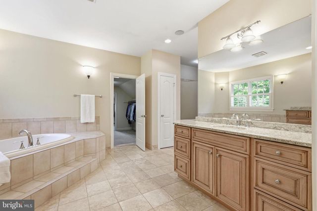 7818 CROWNHURST CT, Mclean, VA 22102