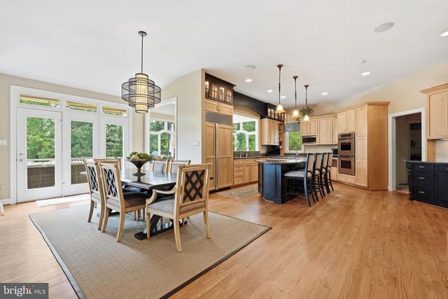 7818 CROWNHURST CT, Mclean, VA 22102