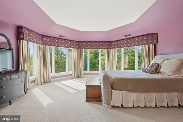 7818 CROWNHURST CT, Mclean, VA 22102